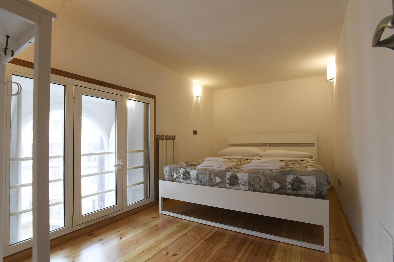 Lo Apartment *