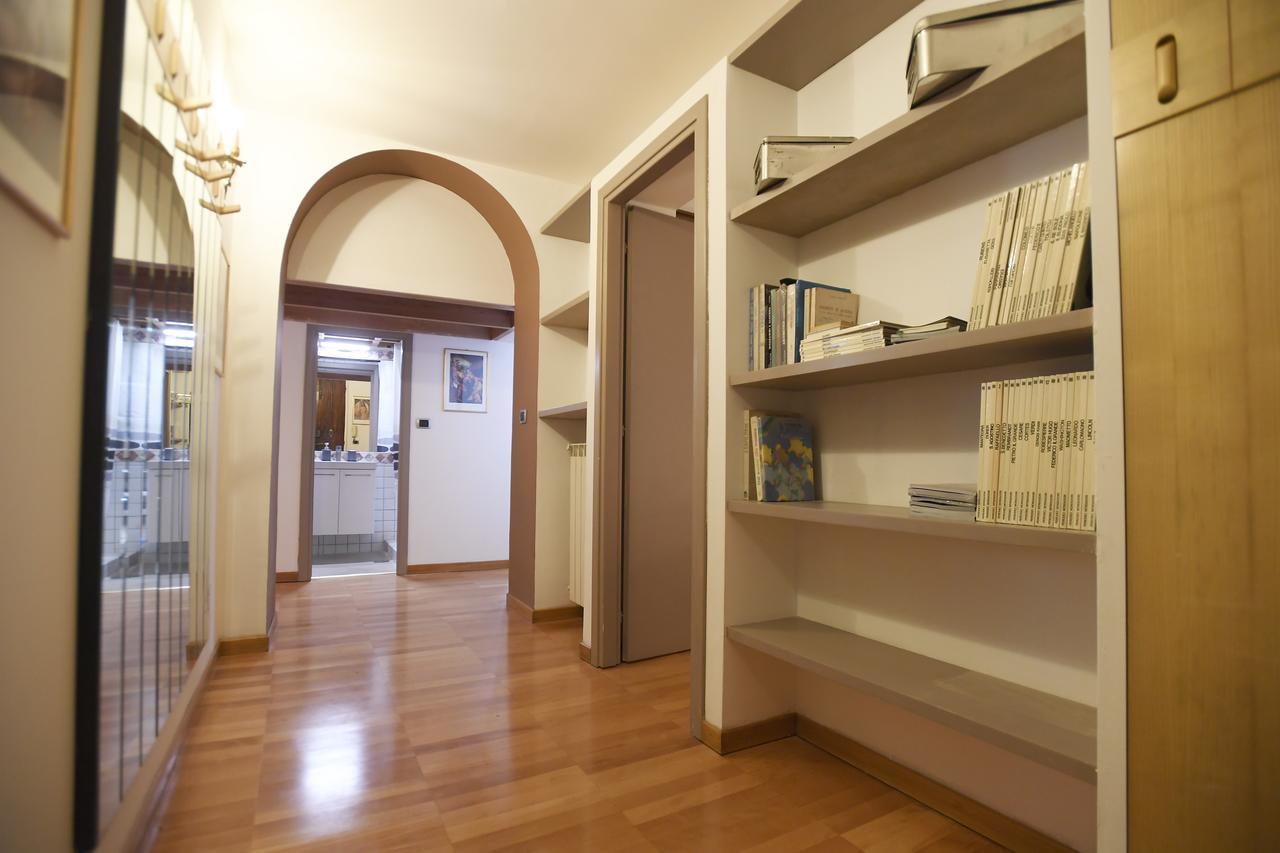 Lo Apartment *